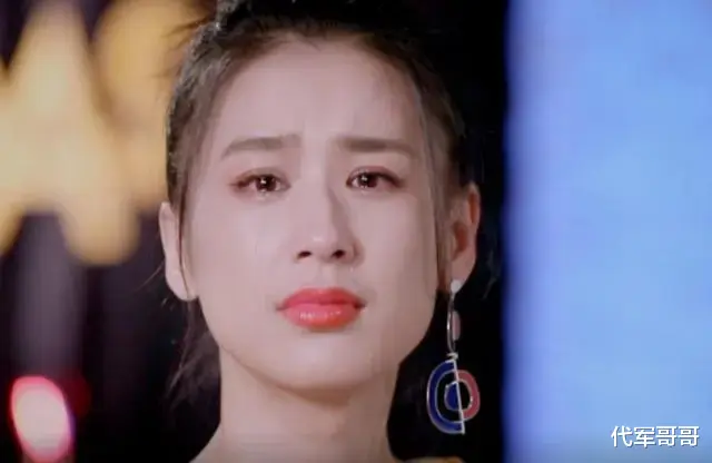 这一次,“八面玲珑”的曹可凡,不再被世界宽容