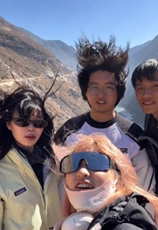 孙卓开始不装了,放寒假不回家去各地旅游,形象大变彻底放飞自我!