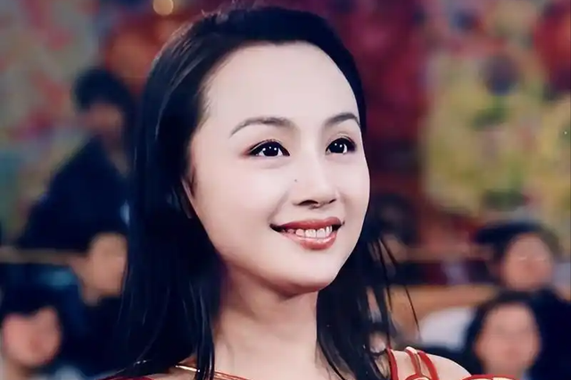 看到曹颖“升官”的丈夫，才明白，她和王斑结婚是多么正确的选择