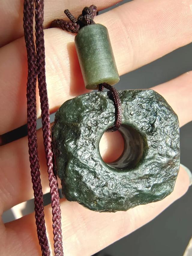 这种和田玉深藏戈壁无人识,如今价值却直逼籽料!