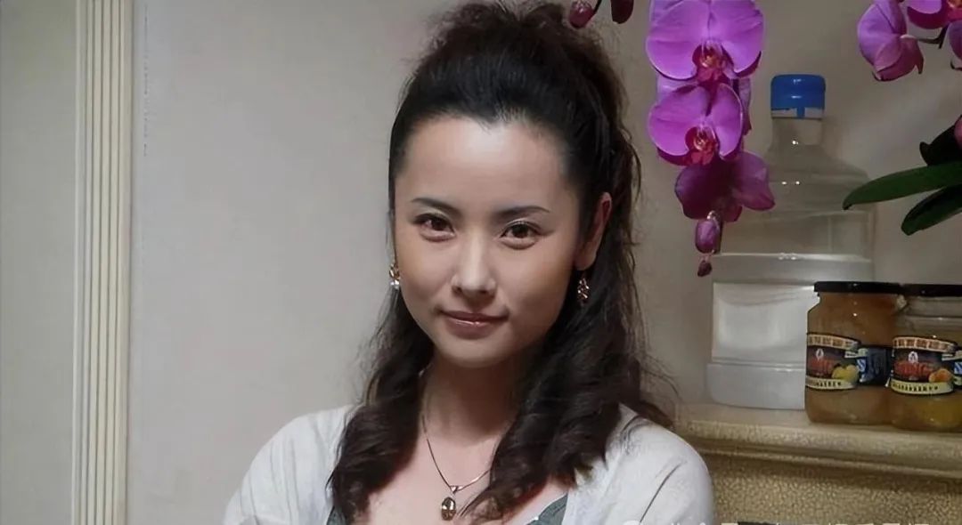 杨明娜：41岁结婚生子，44岁与演员田亮对簿公堂离婚，如今怎样了？