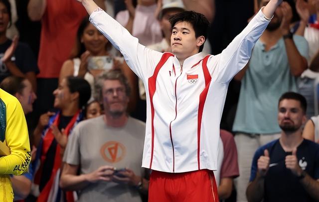 华少采访潘展乐被“轻松拿捏”,才发现当年张家辉说得一点没错