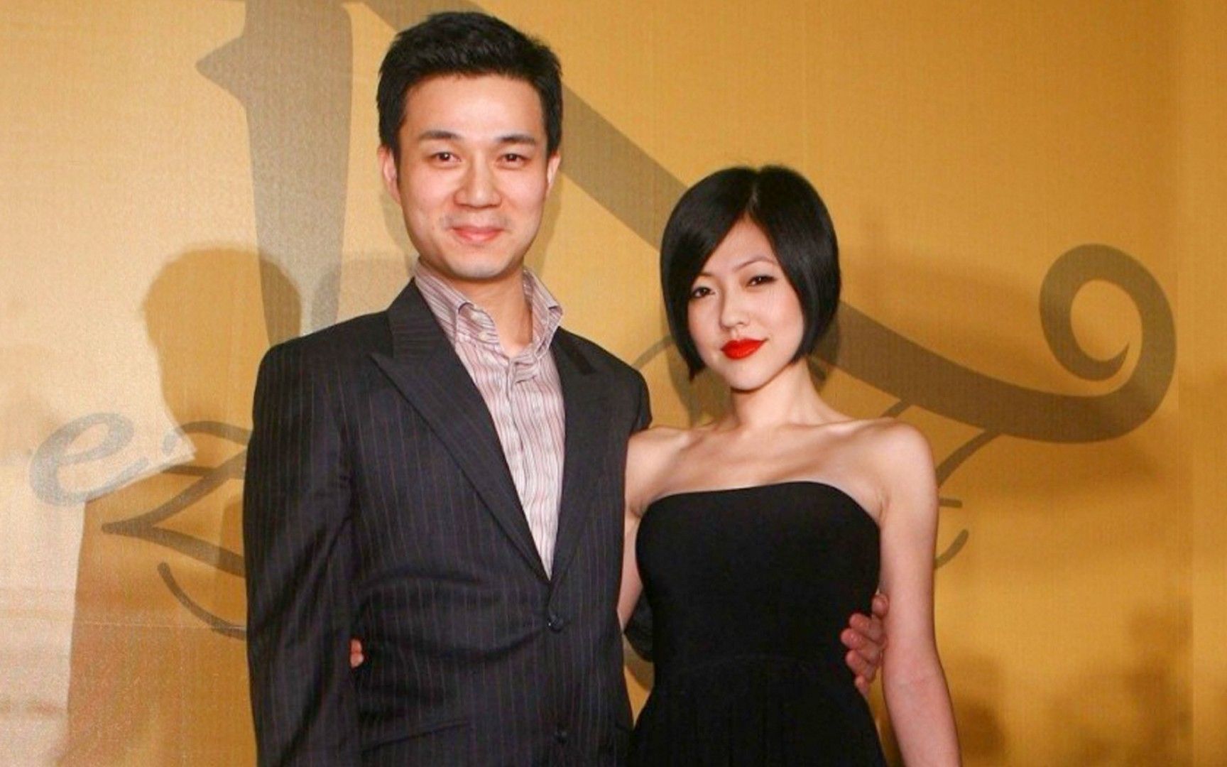 小S在台湾参加公公丧礼！一家神情凝重，许雅钧难掩丧父悲痛之情