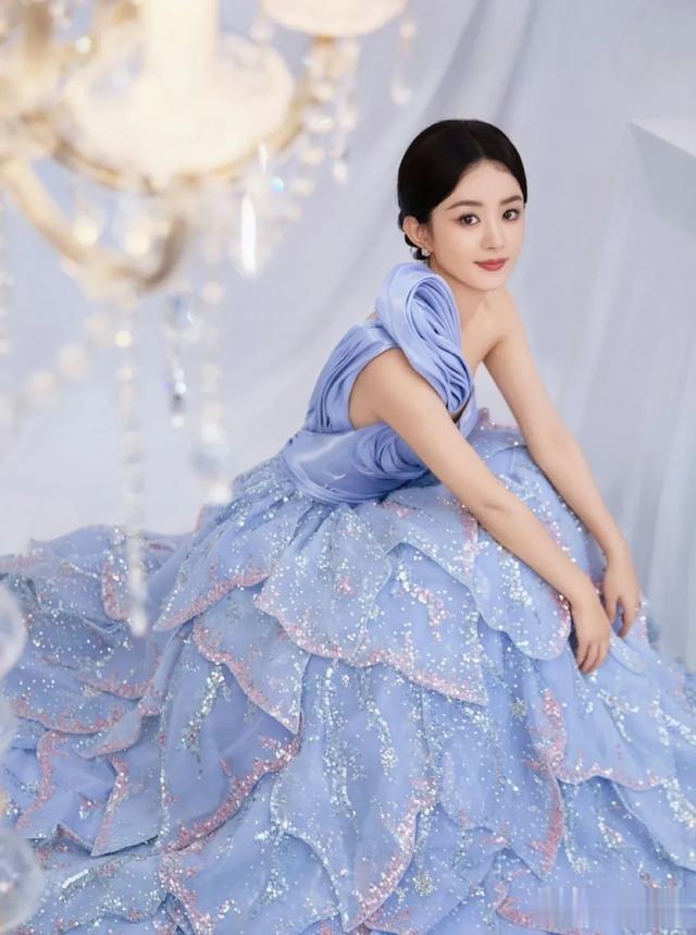 刘亦菲将三登Vogue，85花差距已拉开！