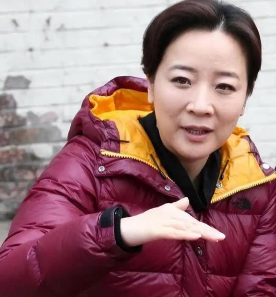 她是国家一级演员,婚内多次给丈夫戴绿帽,丈夫隐忍27年没离婚