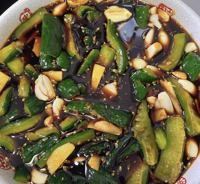 想吃腌黄瓜,你就像我这样做,清脆爽口又开胃!