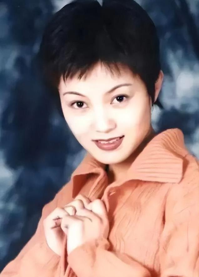 18岁为人母曾四登春晚,然而同床多年的枕边人,竟然是在逃通缉犯