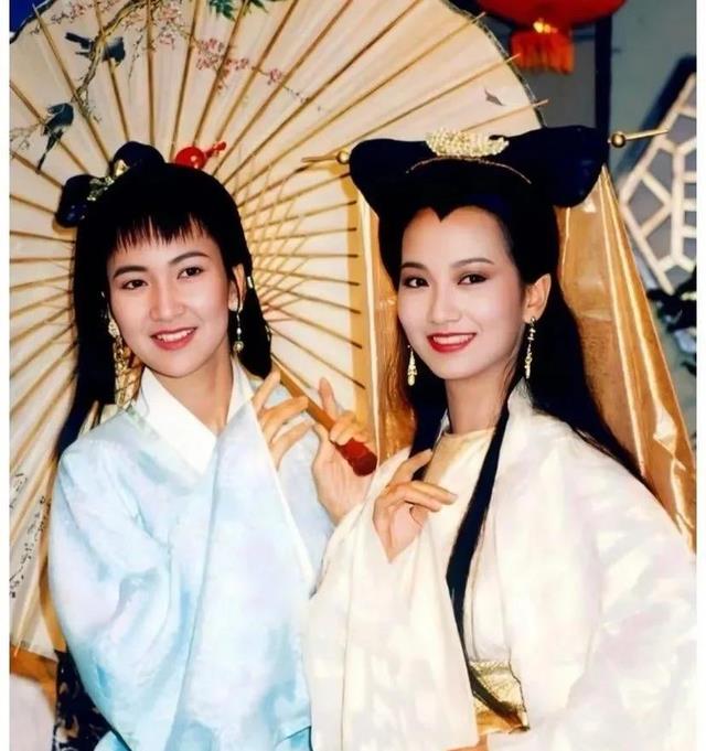 杭州偶遇赵雅芝陈美琪，相差五岁小青老了，白娘子容颜依旧似少女
