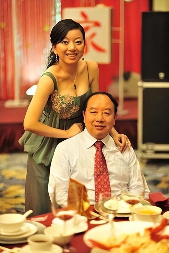 广东美女富豪陈丹霞:22岁出国创业,4年狂赚55亿,如今身价145亿