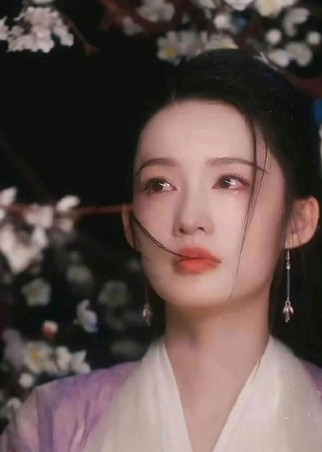 李沁《七夜雪》妆造爆火，古典美人风采再现荧屏！