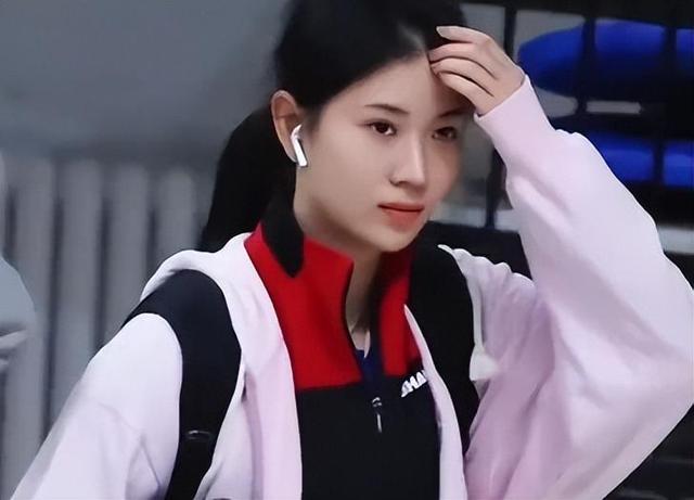 孙颖莎陪练美到全网沸腾!网友:这脸蛋,进娱乐圈都能横着走