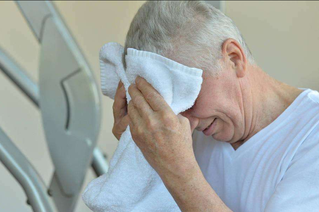 年纪大了饭量要注意？医生忠告：夏季来临，吃饭这几点一定多注意