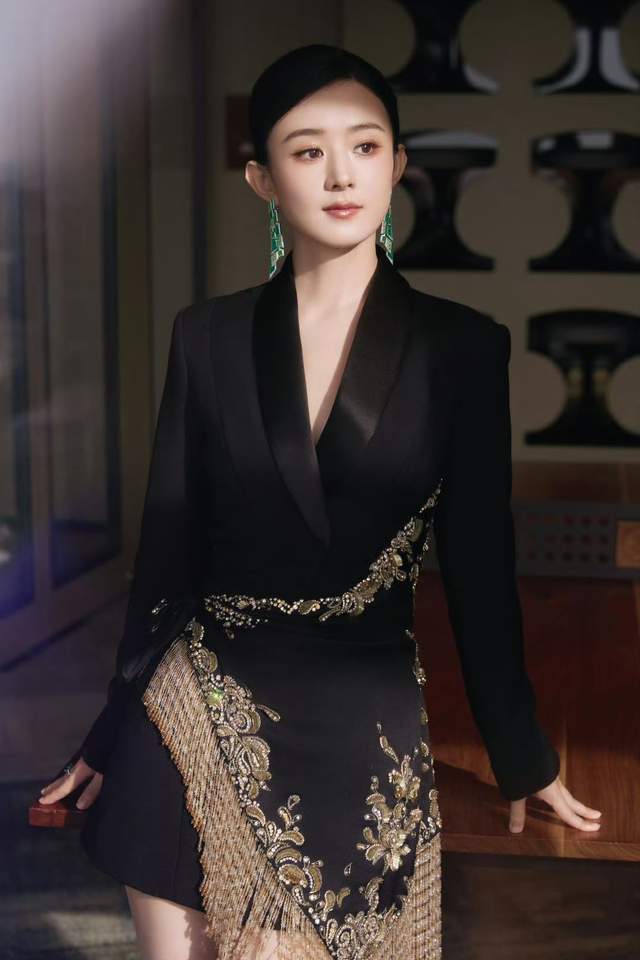 赵丽颖遭遇大面积脱粉!怼粉丝用词不当被批文化低,全网看热闹