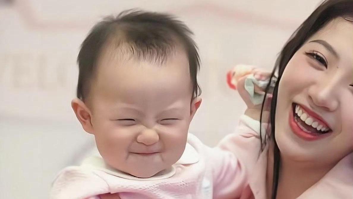 黄一鸣赚大发了！女儿闪闪广告接不停，把王思聪的流量成功转化！