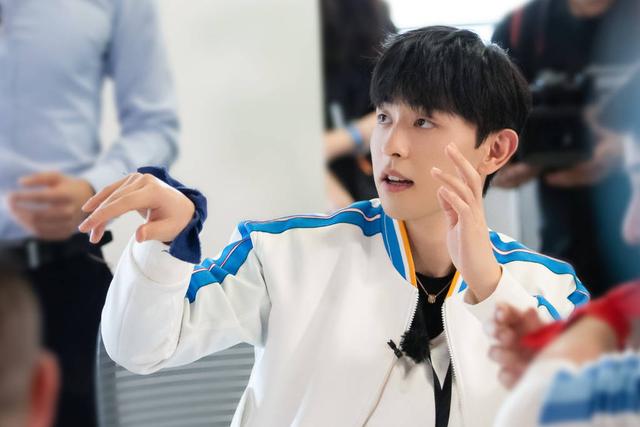 国家出手!人民日报发声点名,最终撕掉了这4位明星的遮羞布