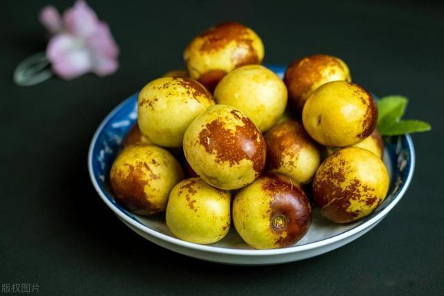 “八月十五中秋节，水果月饼摆满碟”，牢记6摆3不摆，老规矩要懂