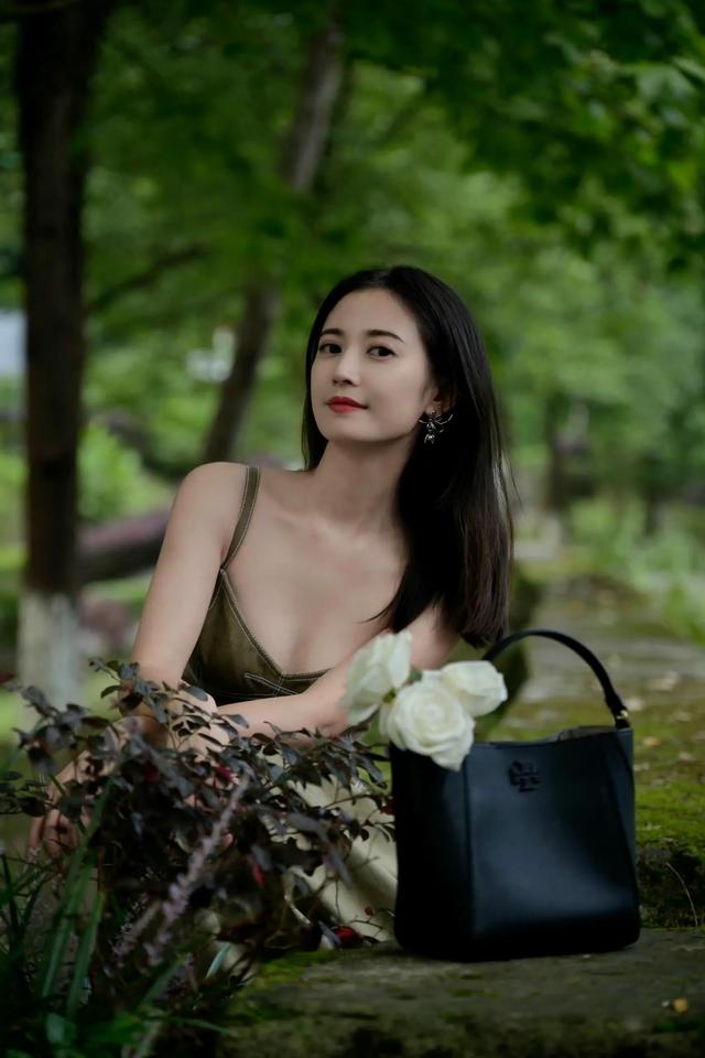 陈钰琪,山花烂漫不如伊人销魂