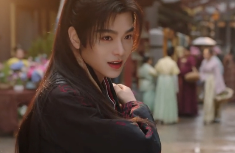 阿娇“膀大腰粗”到底算不算大美女?看她和陈都灵的对比照就有答案