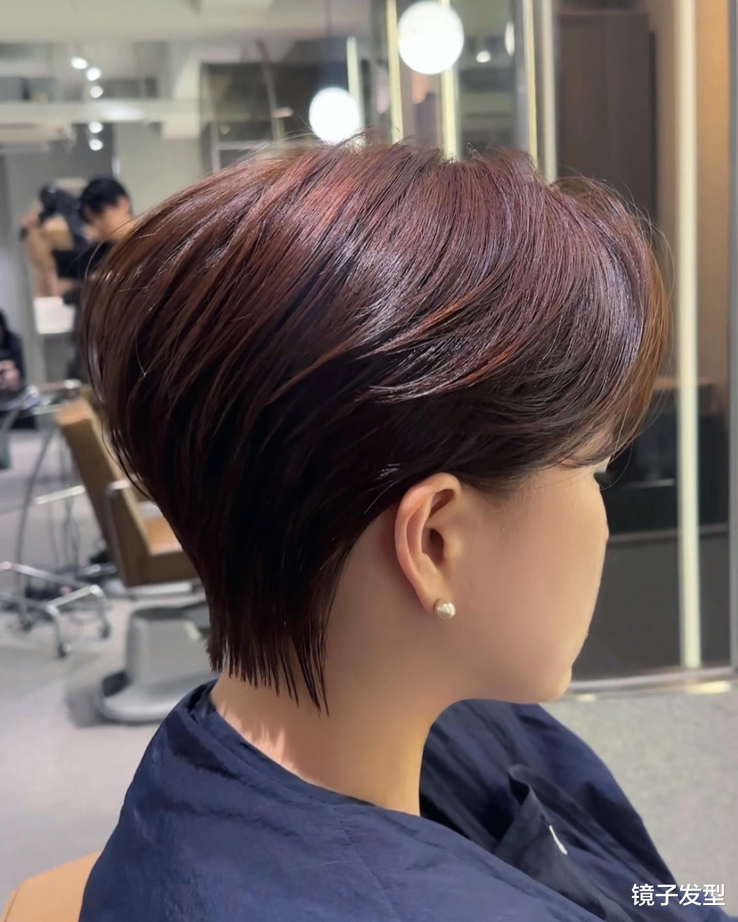 最火女士发型来了，挂耳立体短发，好看到心动