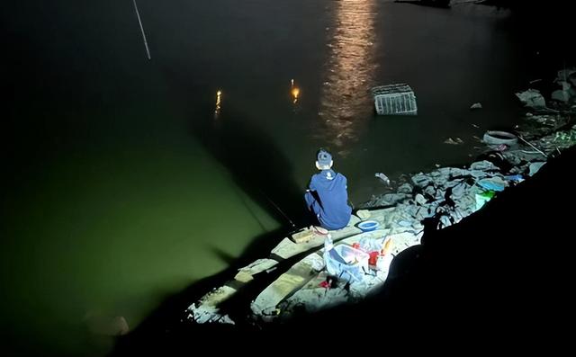 为什么夏季推荐夜钓?这8个优势,听我一一道来