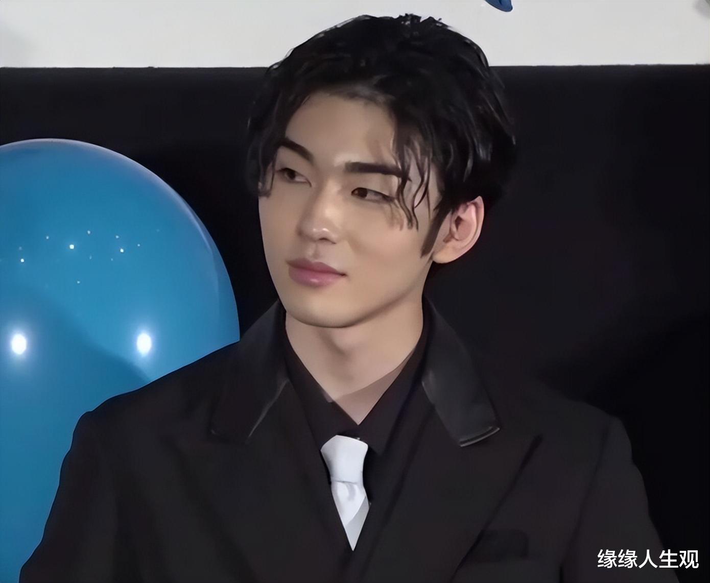 “歌舞伎王子”长残了:门牙略显稀松,眼神呆滞,19岁就萎靡不振