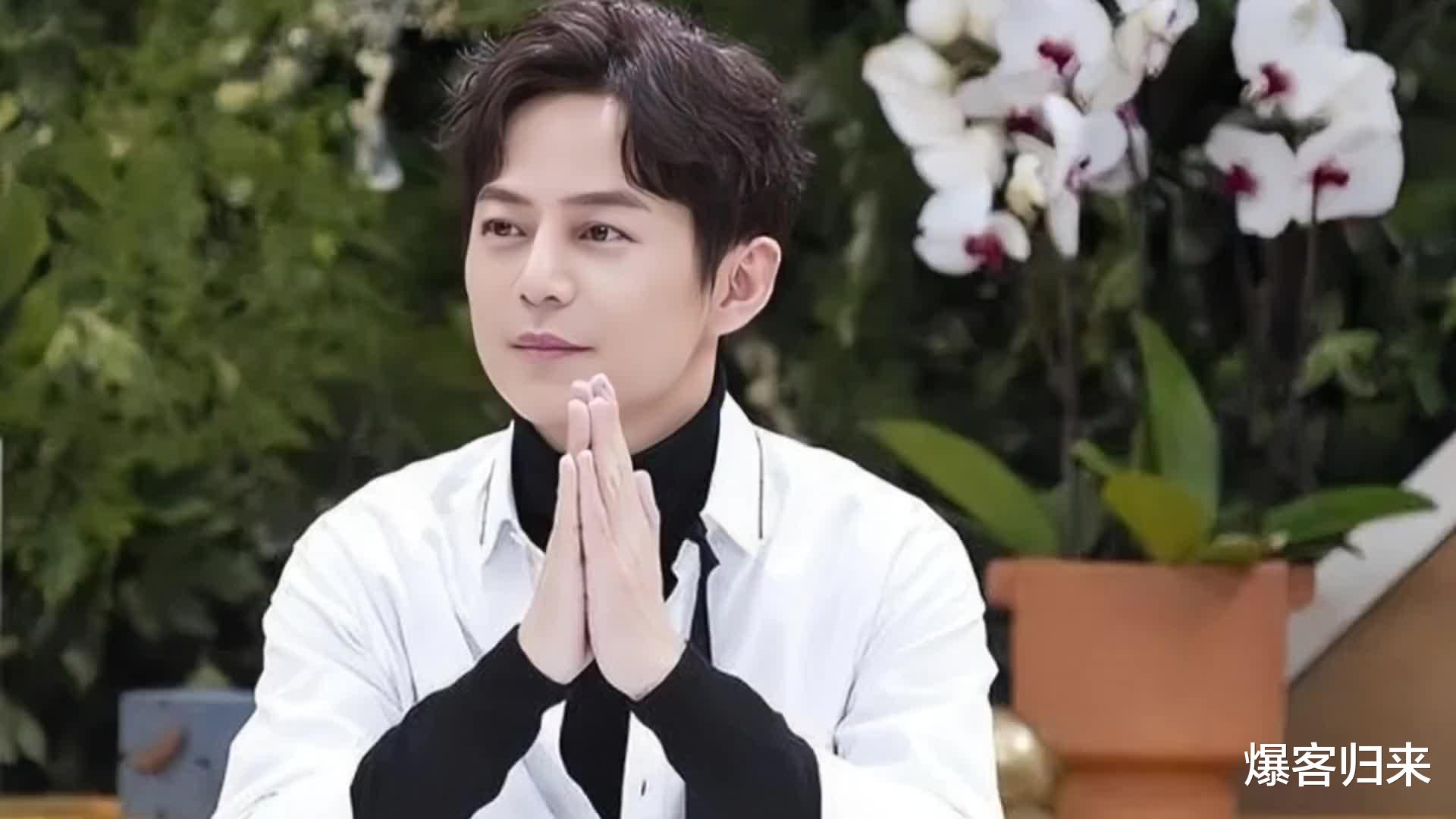 何炅王诗龄罕见同框合影,冻龄何炅与少女似同龄人,引发热议