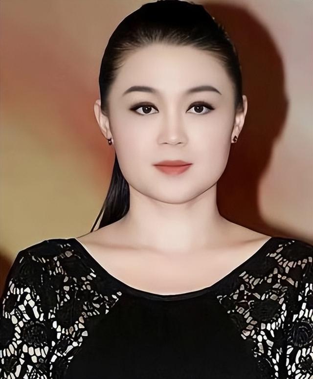 和赵本山绯闻不断,41岁仍单身,关婷娜被郭德纲调侃心胸宽广