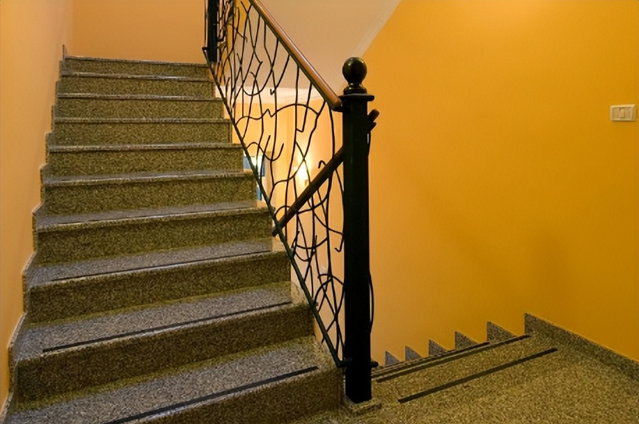 央视主持人沈旭华离世，享年33岁，临终前惨遭折磨19日