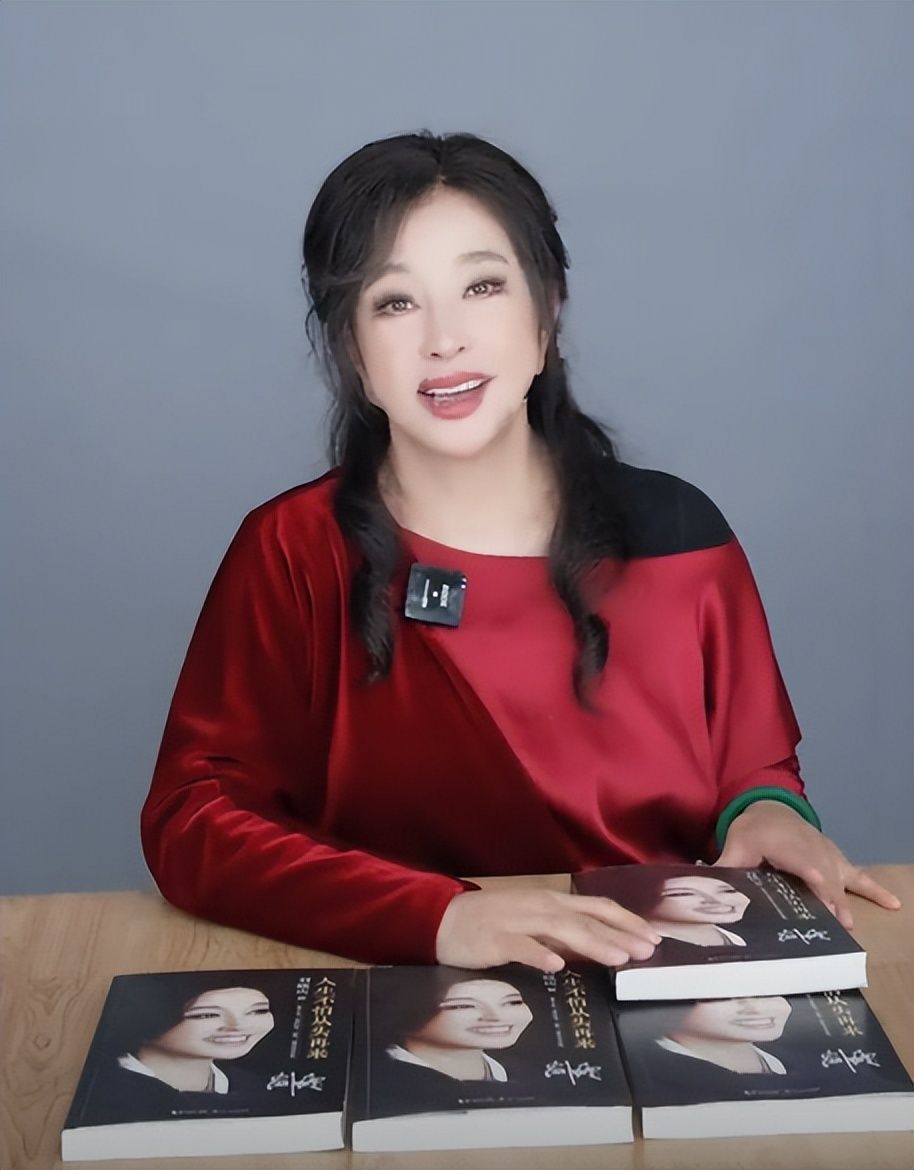 疑刘晓庆和婚外男友聊天记录曝光，音频炸裂！4婚老公豪宅都给她