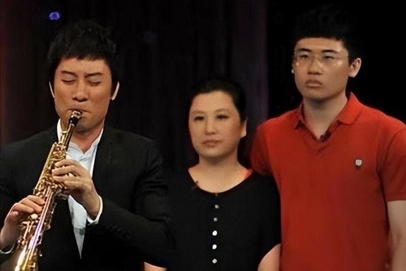 他娶富婆为妻后,从铁路工人变春晚歌手,承诺不变心的他做到了吗