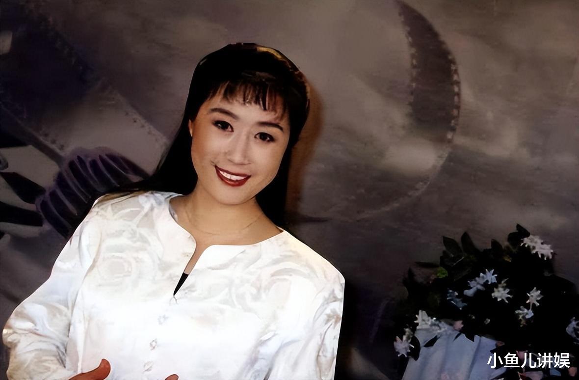 她是“央视名嘴”,因揭露姜昆丑闻被封,如今69岁处境如何?