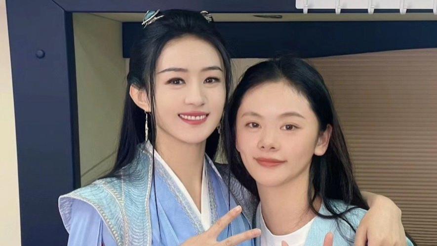 赵丽颖和替身合照引争议，被嘲长相不及替身，演技还有大问题