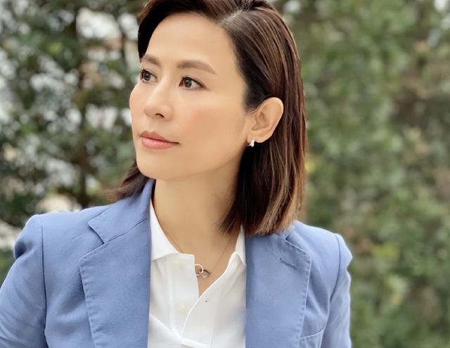 5段感情不顺2次拒嫁豪门,53岁不婚不孕与狗相伴,她被称人间清醒