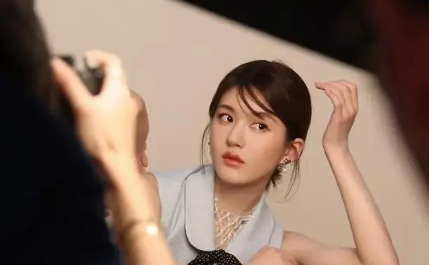 赵露思爸妈早就赶到剧组天天陪女儿,家人神情慌张暴露病情不简单