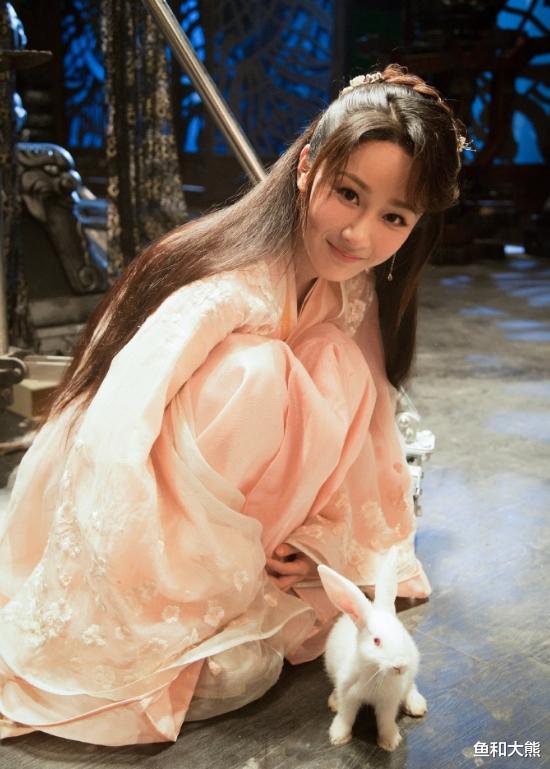 第32届白玉兰开幕！唐嫣风光无限杨紫避风头，王阳再缺席疑被除名