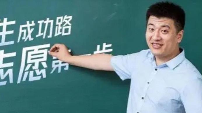 张雪峰最不建议年轻人从事的4个工作，就是浪费时间：1. 销售人员；2.快递员；3安保人员；