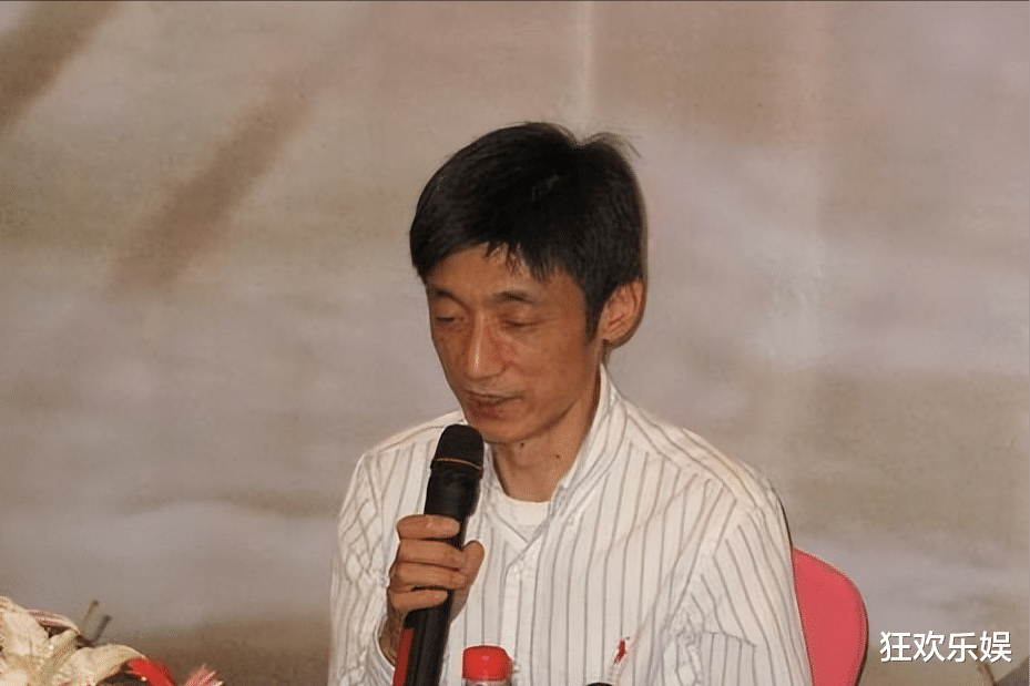 她是娱乐圈最美渣女，结婚24年分居12年，丈夫坐轮椅也不肯离婚