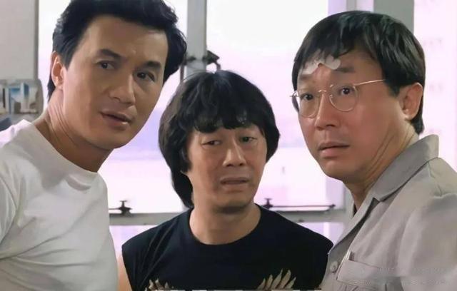 82岁许冠文已交代好后事!骨灰撒在大海,曝许冠英骨灰存在后花园