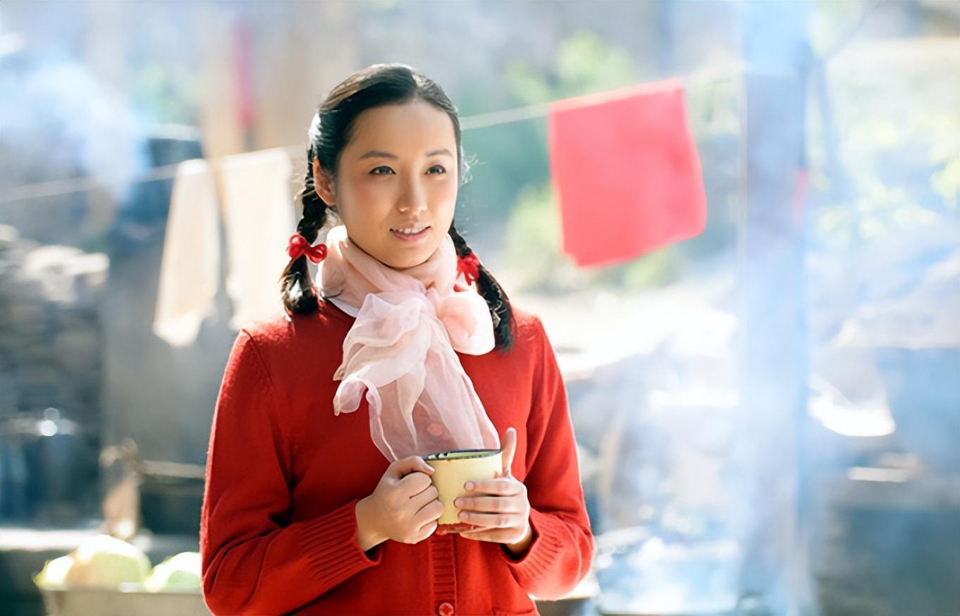 胡歌带她入行,唐嫣把她带火,人人都想娶她,现在40多岁美到犯规