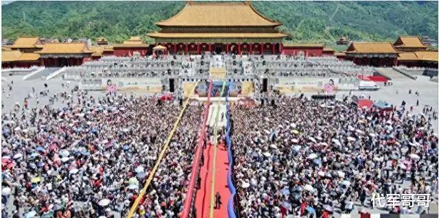 横店20万群演真实现状:美女遍地懒汉成群,“裸替”一天8000元?