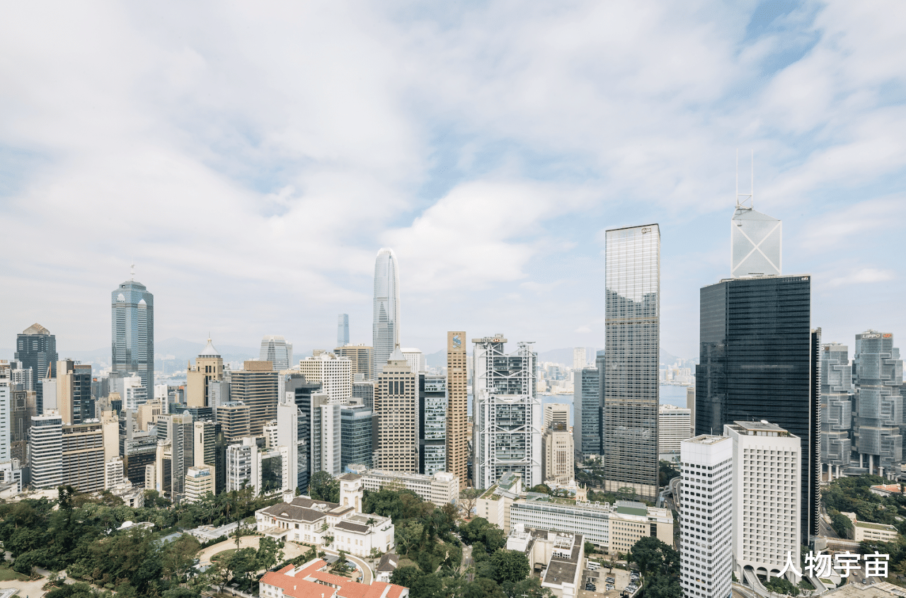 她是香港电芯大王儿媳郭晶晶闺蜜，旗下14家知名餐厅，5年抱3子