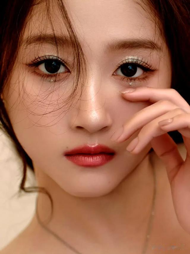 关晓彤穿星辰大海唱星辰大海