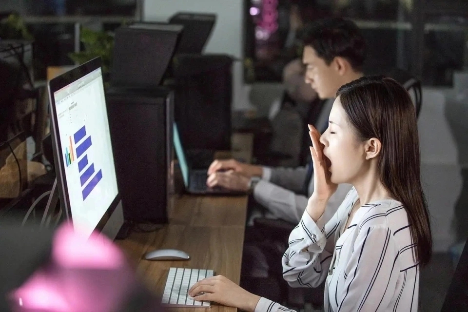 老板要求员工统一头像发朋友圈，不发就罚款，00后一招教老板做人