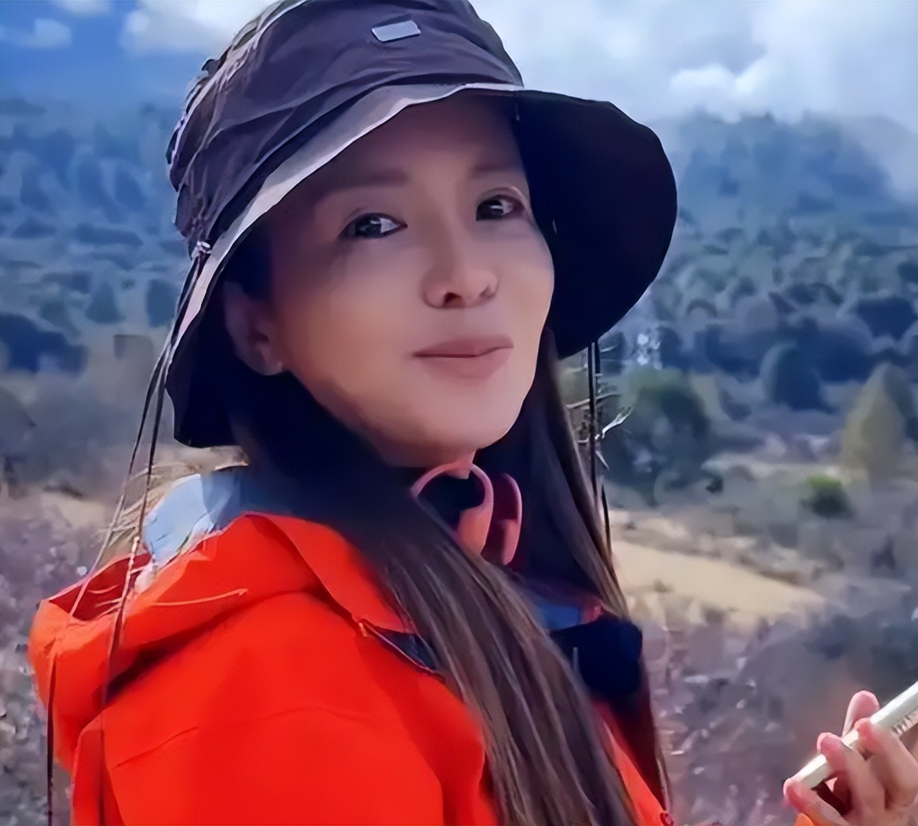 央视一姐朱迅:挚爱离世,抗癌14年,51岁的她近况如何?