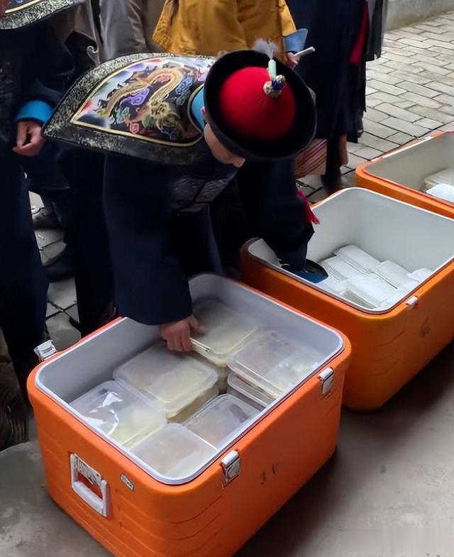 娱乐圈森严的等级,从“慕容复”的一份盒饭上,看得明明白白