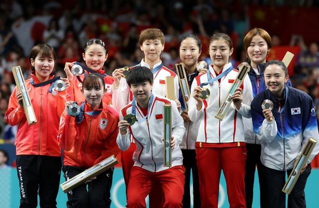 黄晓明透露陈梦回国后聚会，全场消费都由自己买单，理由超级搞笑