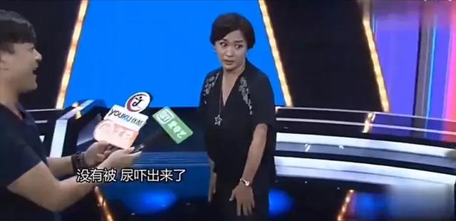 怒怼宁静，强吻谢娜，败光人缘移居美国，48岁乐嘉后悔了吗？