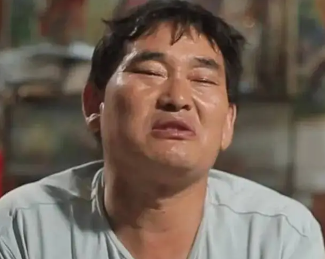 大衣哥心中最大的痛:被村民欺负不算啥,200斤的女儿形同废人