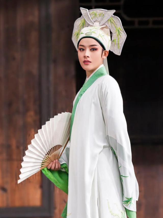 她雌雄同体,撩倒亿万观众,抢走“最佳男主”!网友:居然是女人