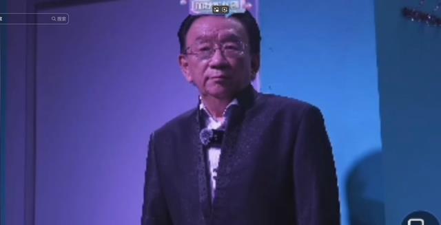 绝妙!杨少华拿“枪”怼狗,儿子相助被制止,网友:言外之意太多